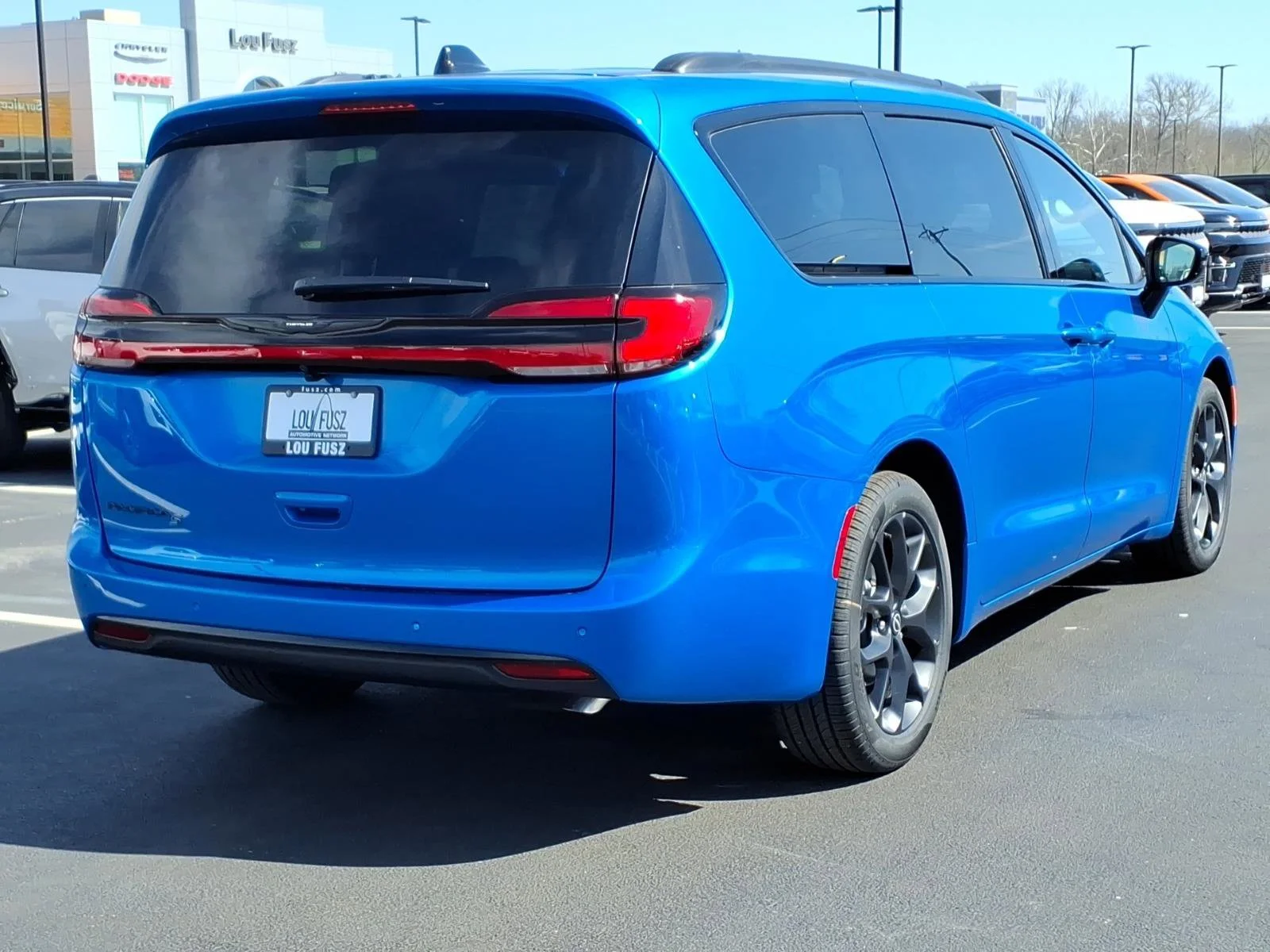 New 2026 Hydro Blue Pearl-Coat Exterior Paint Chrysler Select image 20