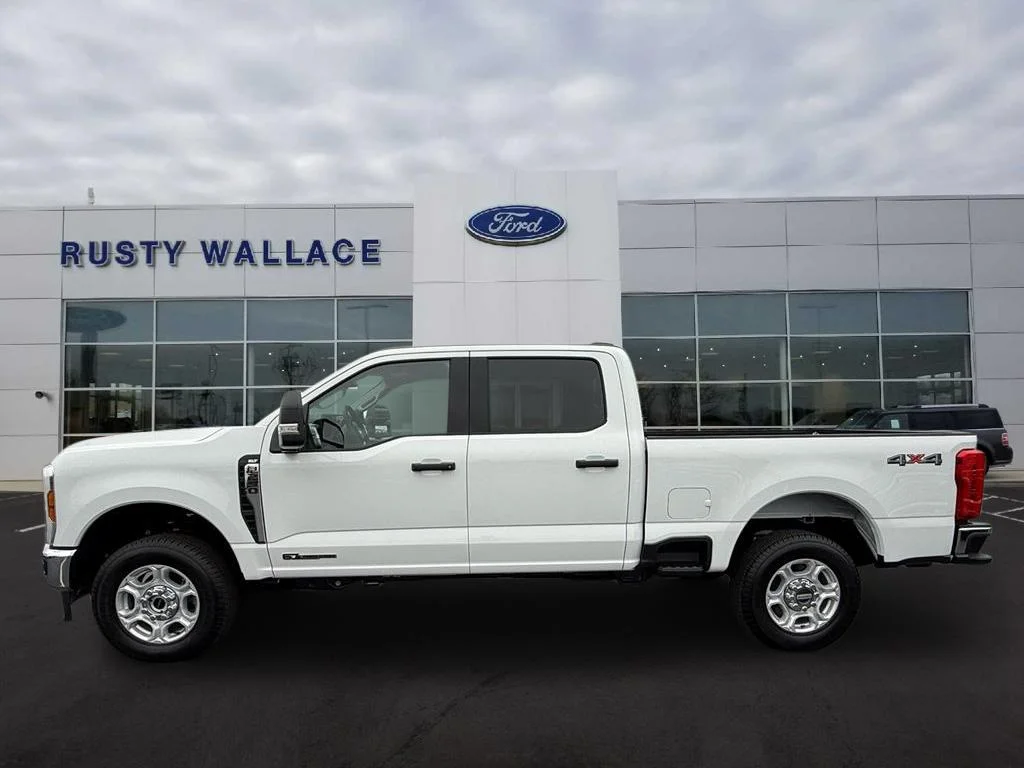 New 2026 Oxford White Ford F-250® XLT image 1