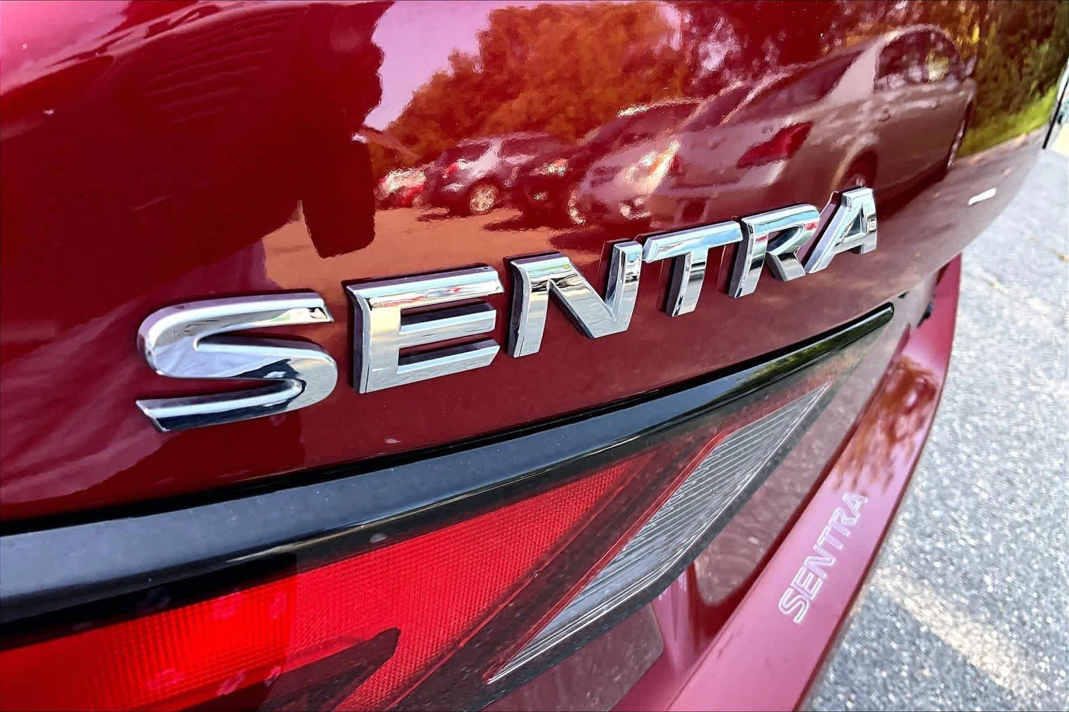 Used 2020 Scarlet Ember Tintcoat Nissan SV image 10