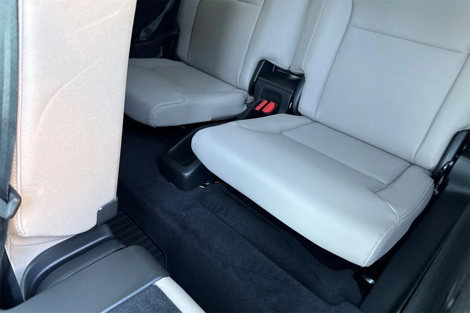 2026 Volvo XC90 Plus - Photo 16