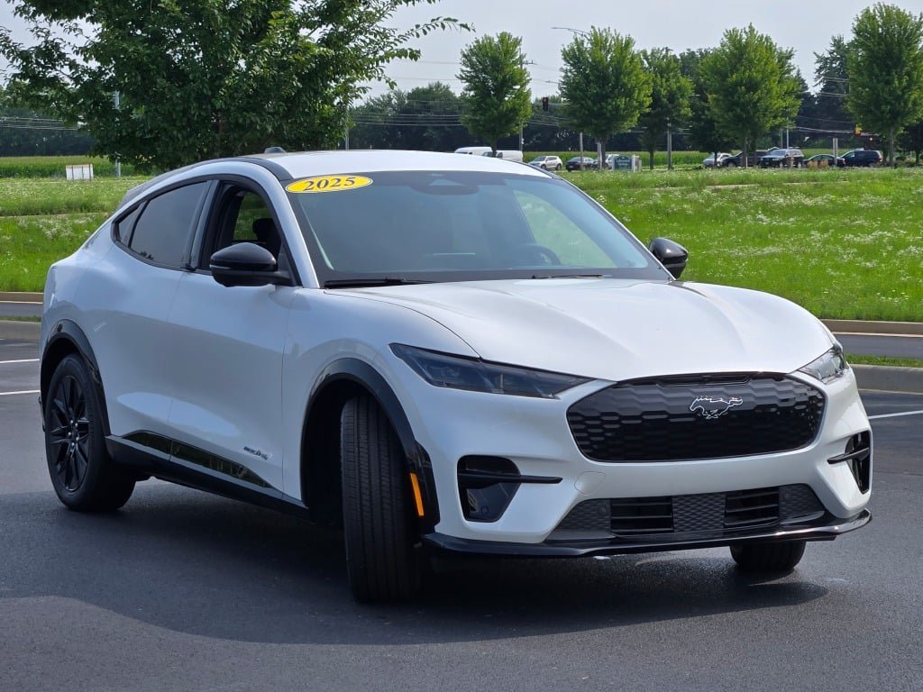 New 2025 Star White Metallic Tri-coat Ford Premium image 3