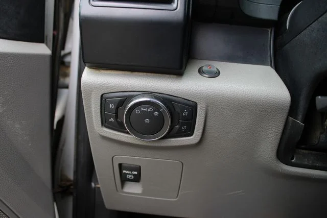 Used 2016 White Ford XL image 10