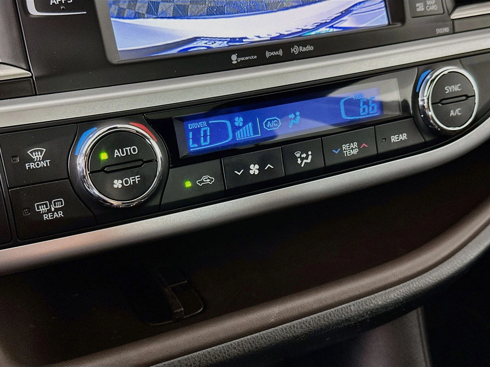 Used 2019 White Toyota XLE image 16