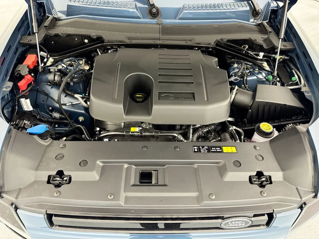 New 2026 Tasman Blue Land Rover X-Dynamic SE image 32