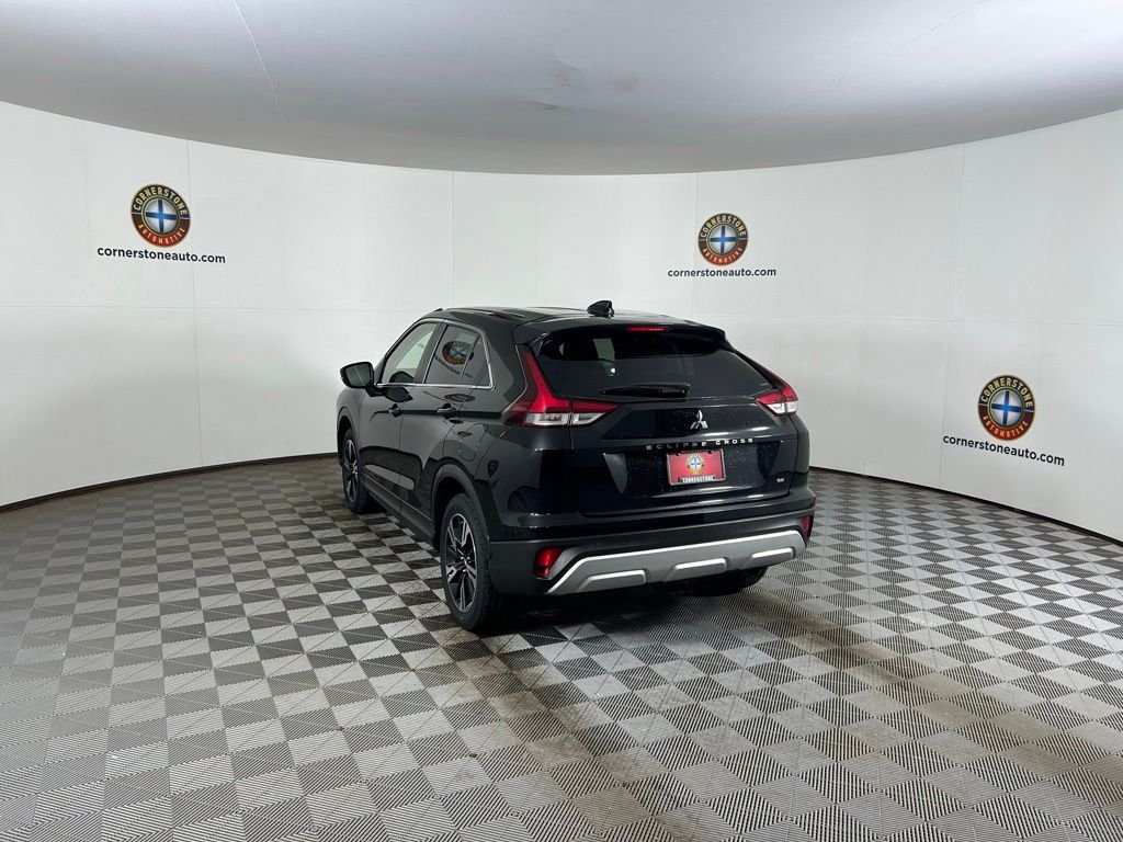 Used 2024 Silver Mitsubishi SE image 20