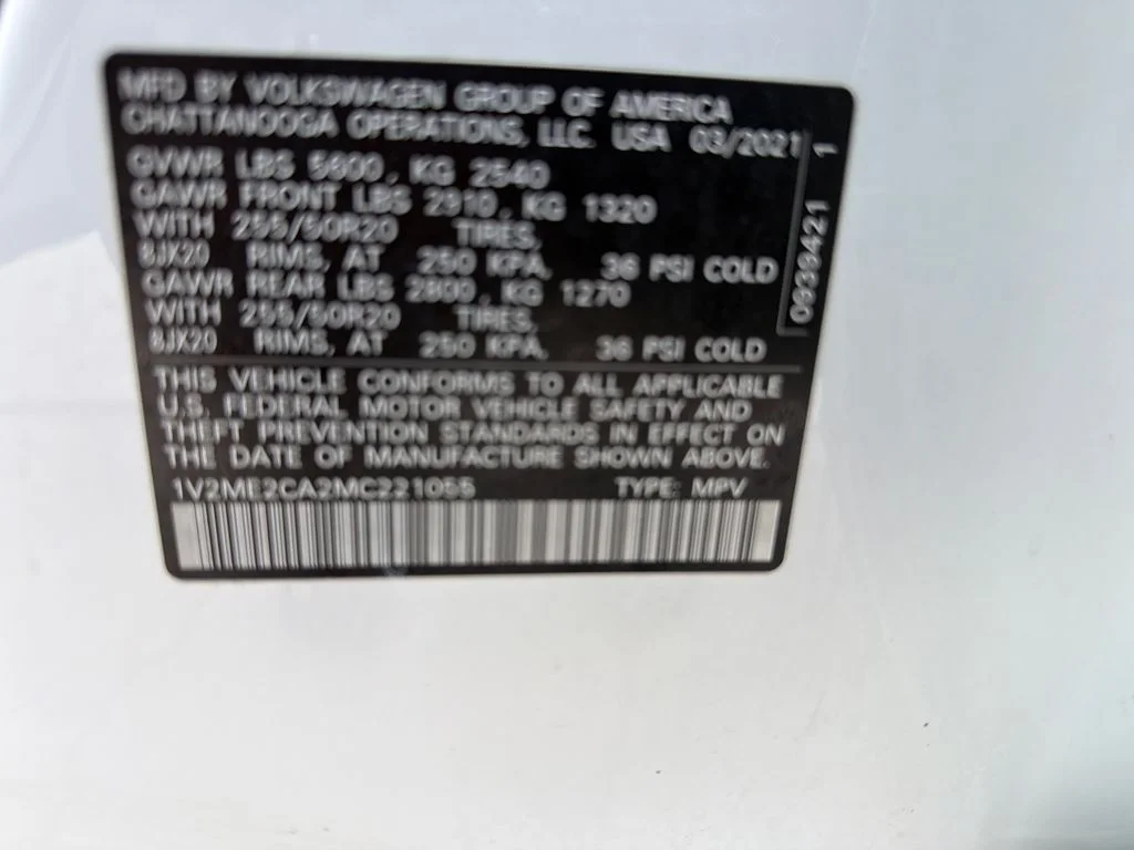 Used 2021 White Volkswagen 3.6L V6 SE w/Technology R-Line image 39