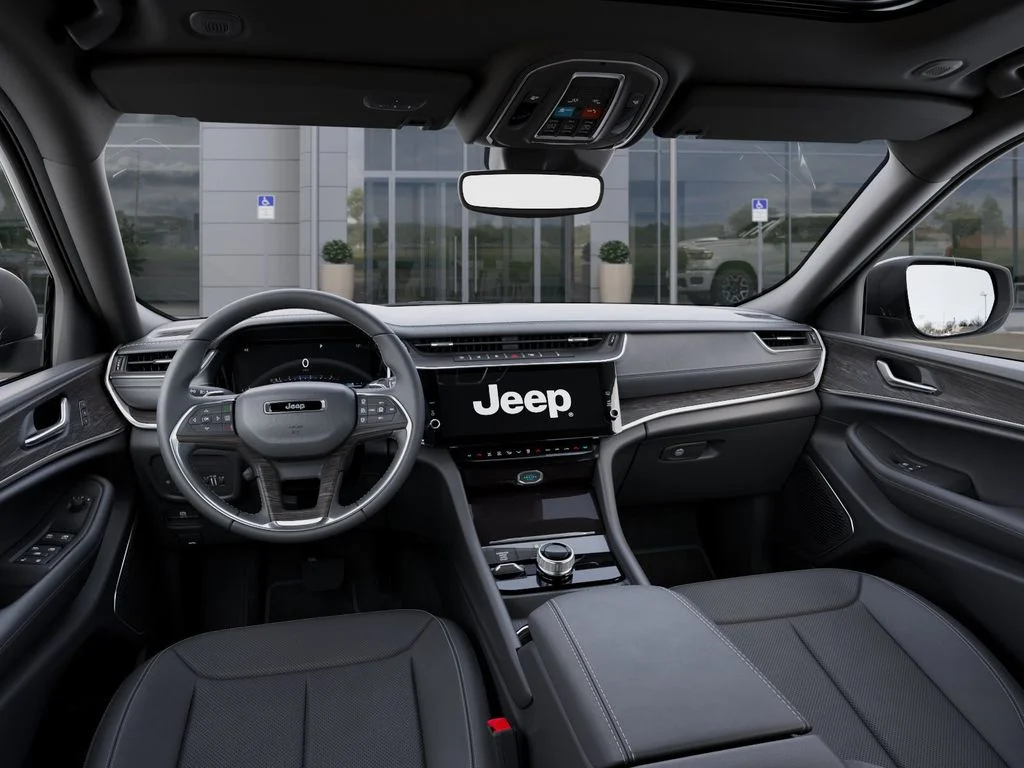 New 2026 Diamond Black Crystal Pearl-Coat Exterior Paint Jeep Limited Reserve image 14