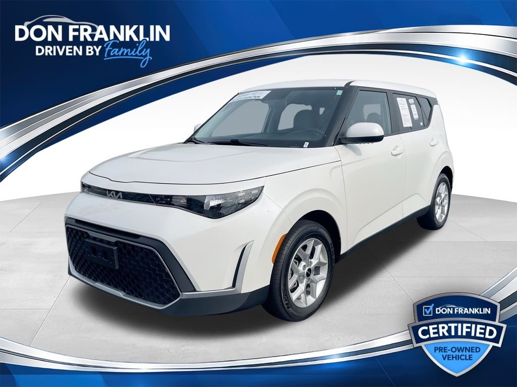 Used 2025 White Kia LX image 1