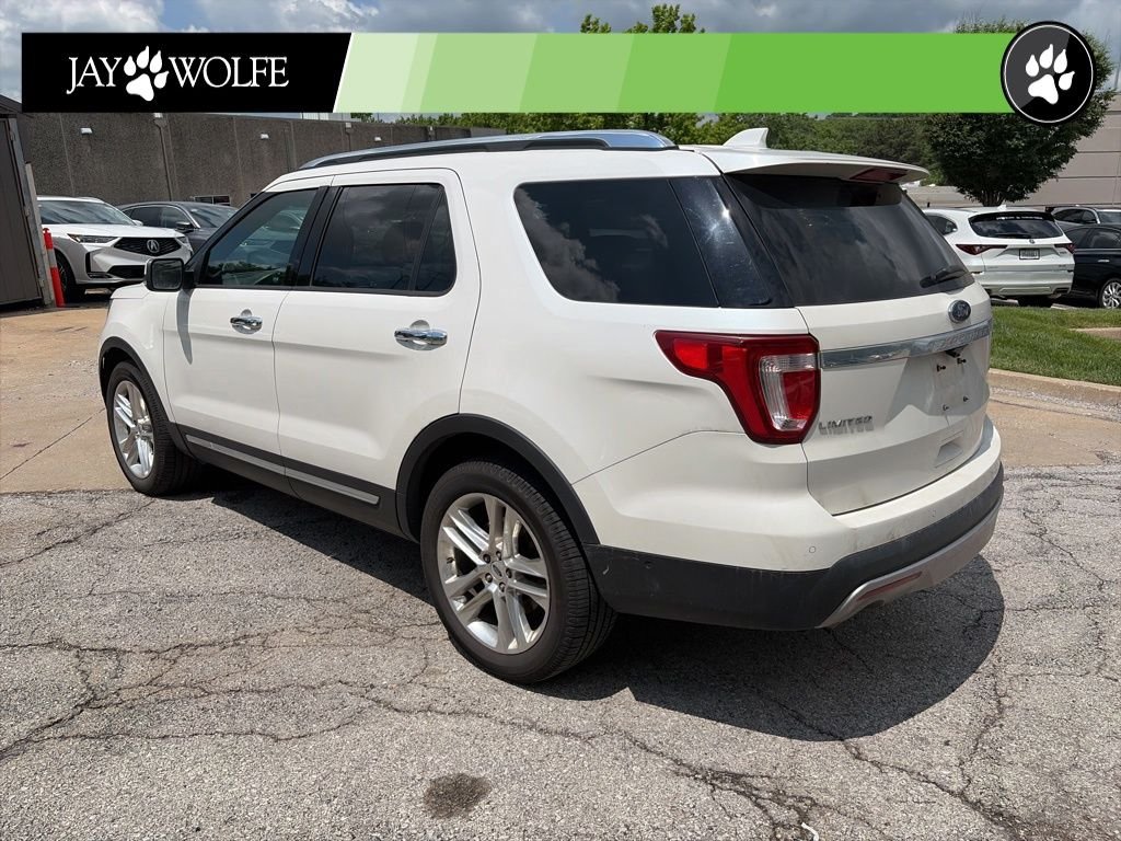 Used 2016 White Ford Limited image 8