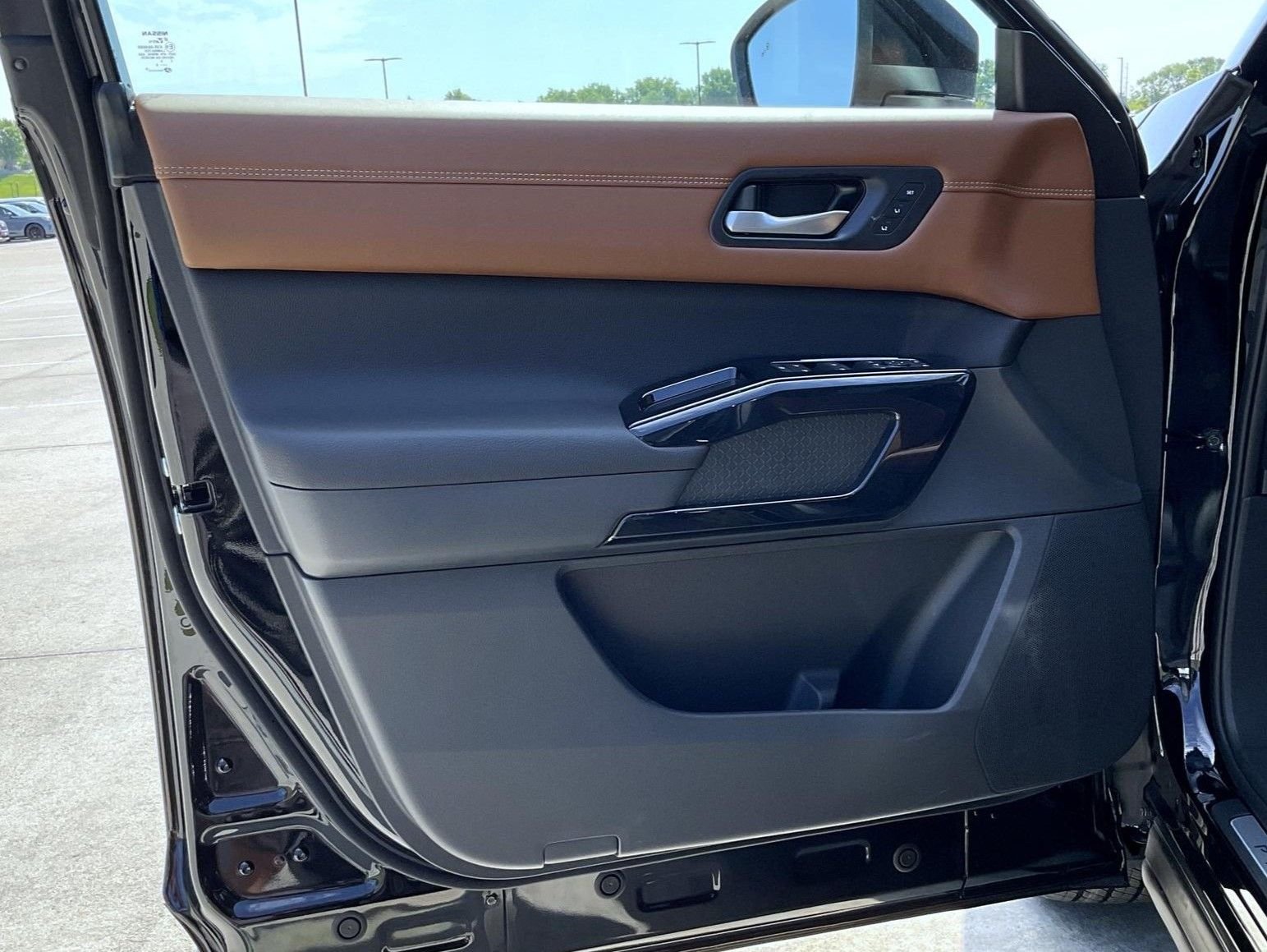 New 2026 Super Black Nissan Platinum image 9