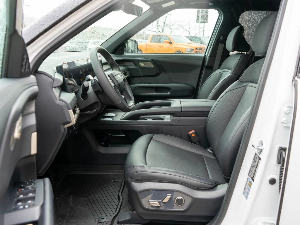 New 2027 Glacial White Pearl Kia S image 11