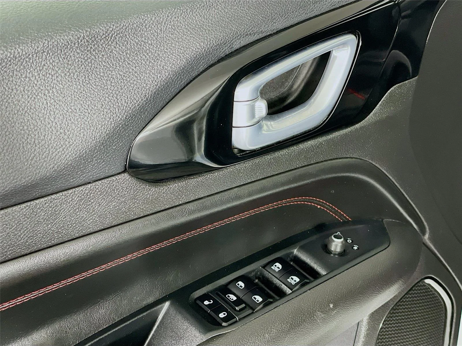 Used 2025 Bright White Clearcoat Jeep Trailhawk image 20