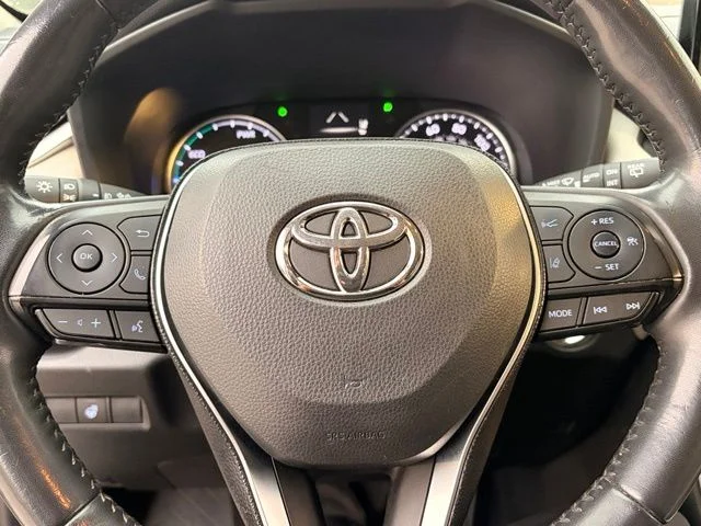 Used 2020 Super White Toyota XLE image 17