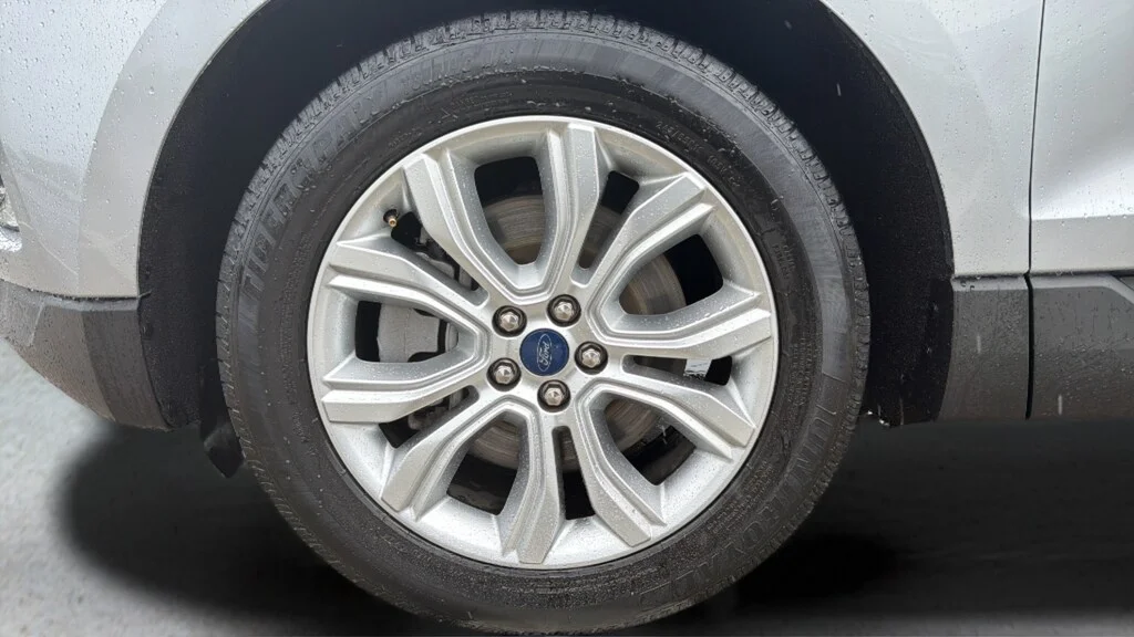 Used 2022 Iconic Silver Ford Titanium image 28