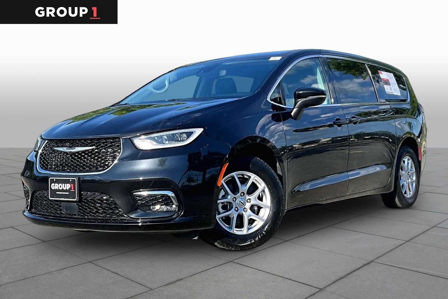 2023 Chrysler Pacifica Touring L's photo