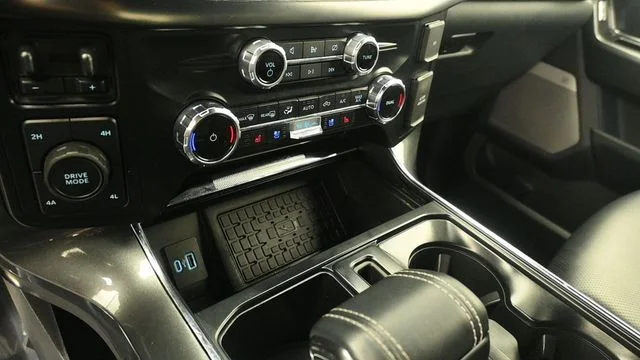Used 2023 White Ford Lariat image 18