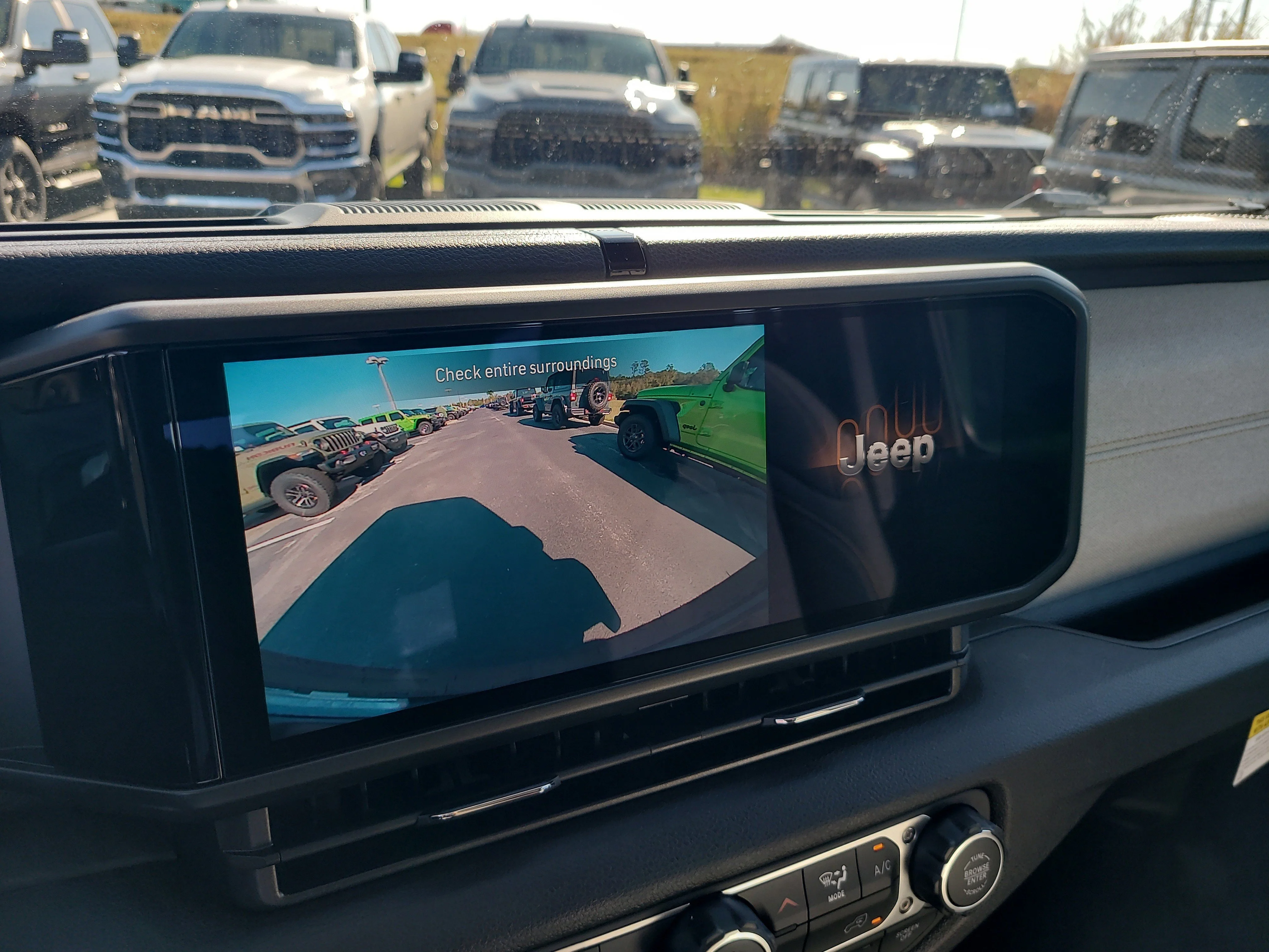 New 2026 Reign Jeep Sport image 17