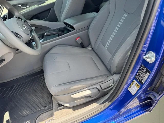Used 2025 Blue Hyundai SE image 7