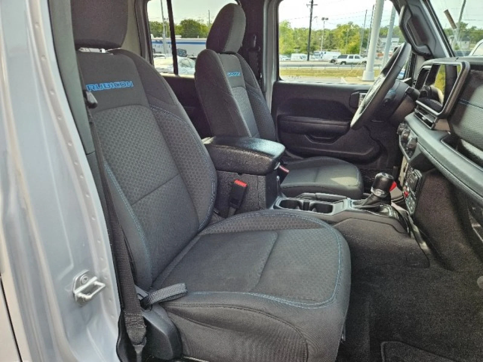 Used 2024 Silver Jeep Rubicon image 15