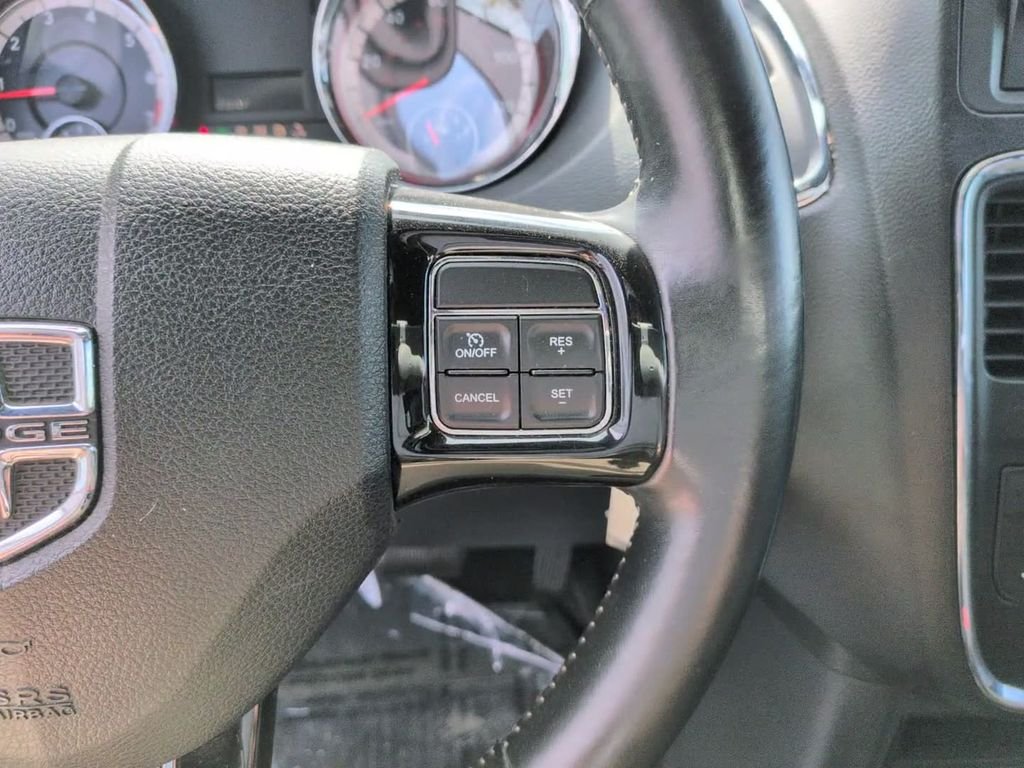 Used 2015 Black Dodge SXT image 20