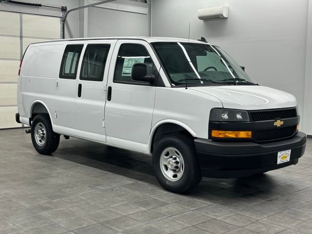 2026 Chevrolet Express 2500 Work Van HD's photo