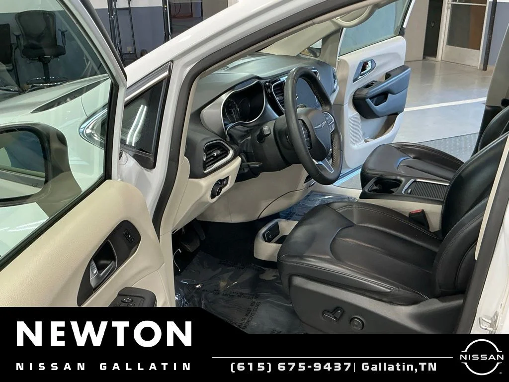 Used 2023 Bright White Clearcoat Chrysler Touring L image 6