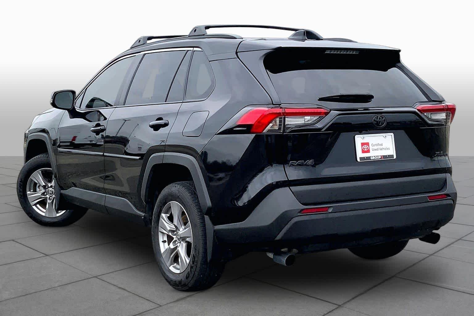 Used 2025 Midnight Black Metallic Toyota XLE image 12
