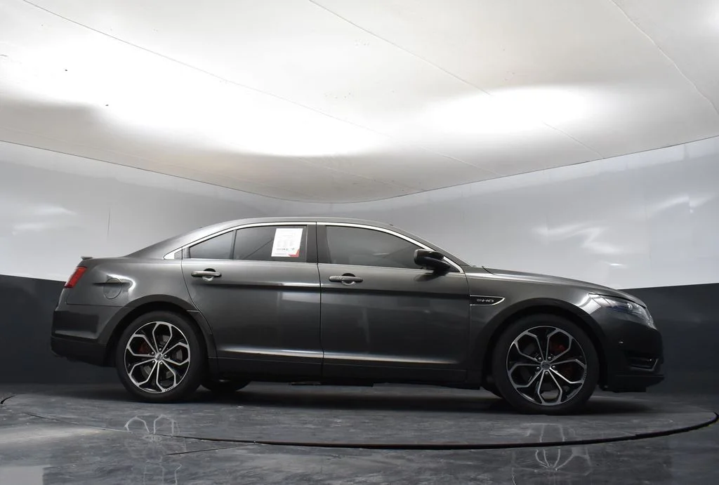 Used 2018 Gray Ford SHO image 33