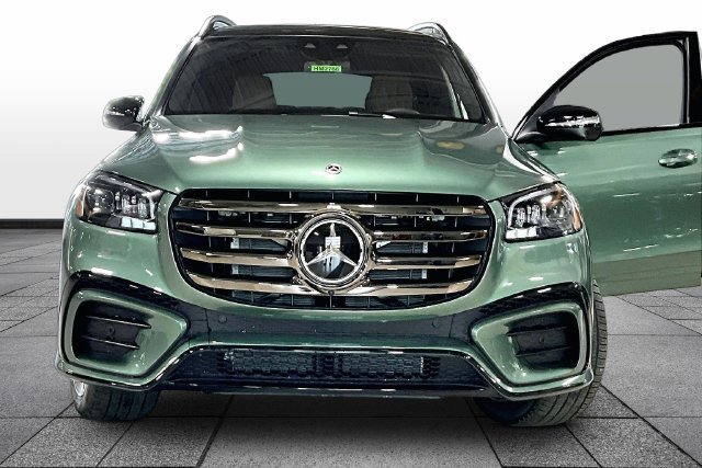 New 2026 MANUFAKTUR Ireland Mid Green Metallic Mercedes-Benz GLS 450 image 32