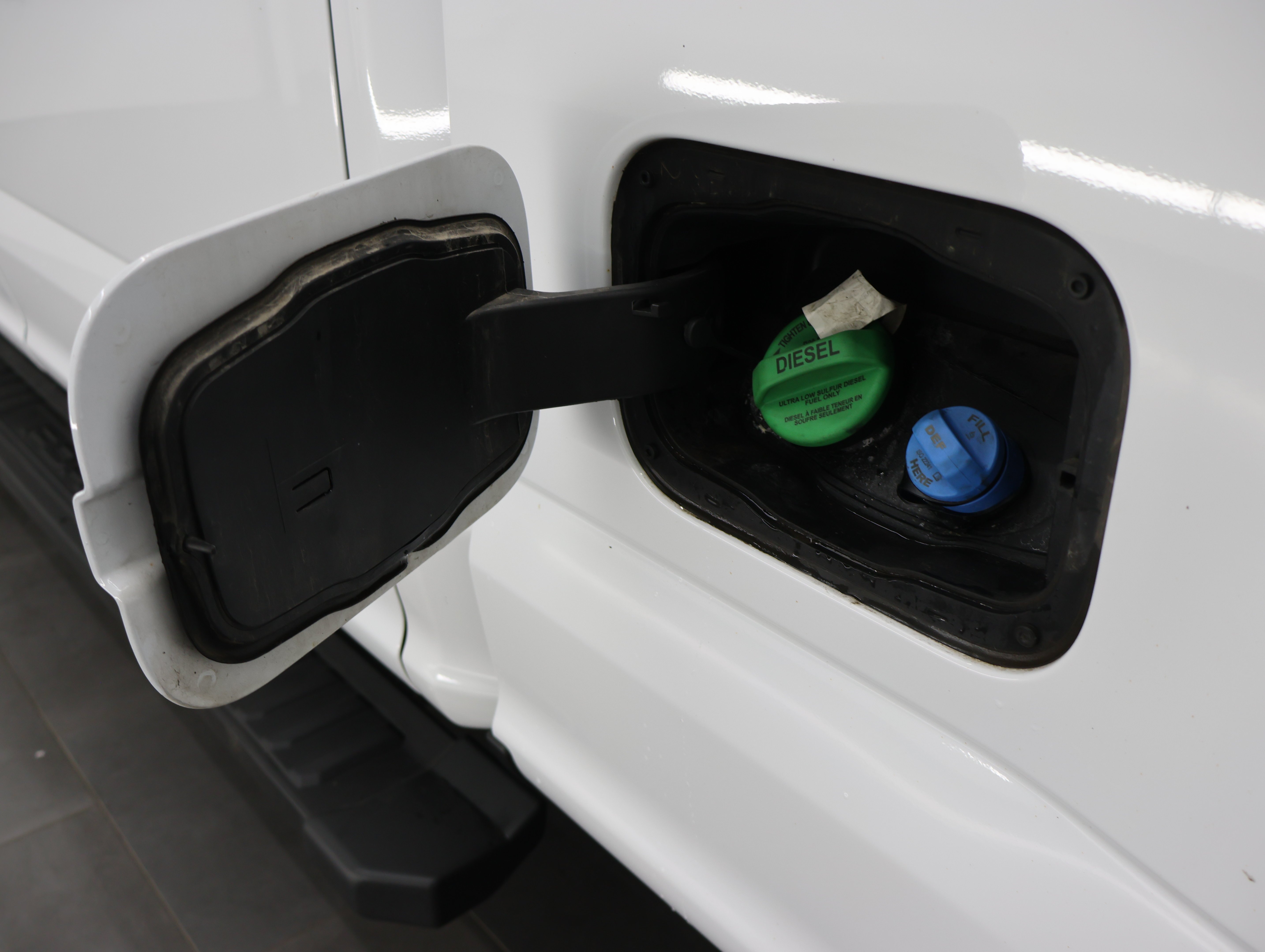 Used 2022 Oxford White Ford 4x4 Crew Cab XLT w/FX4: CREW-SHORT-XLT-6.7L DIESEL-FX4-NAVIGATION-4WD-1 OWNER image 31