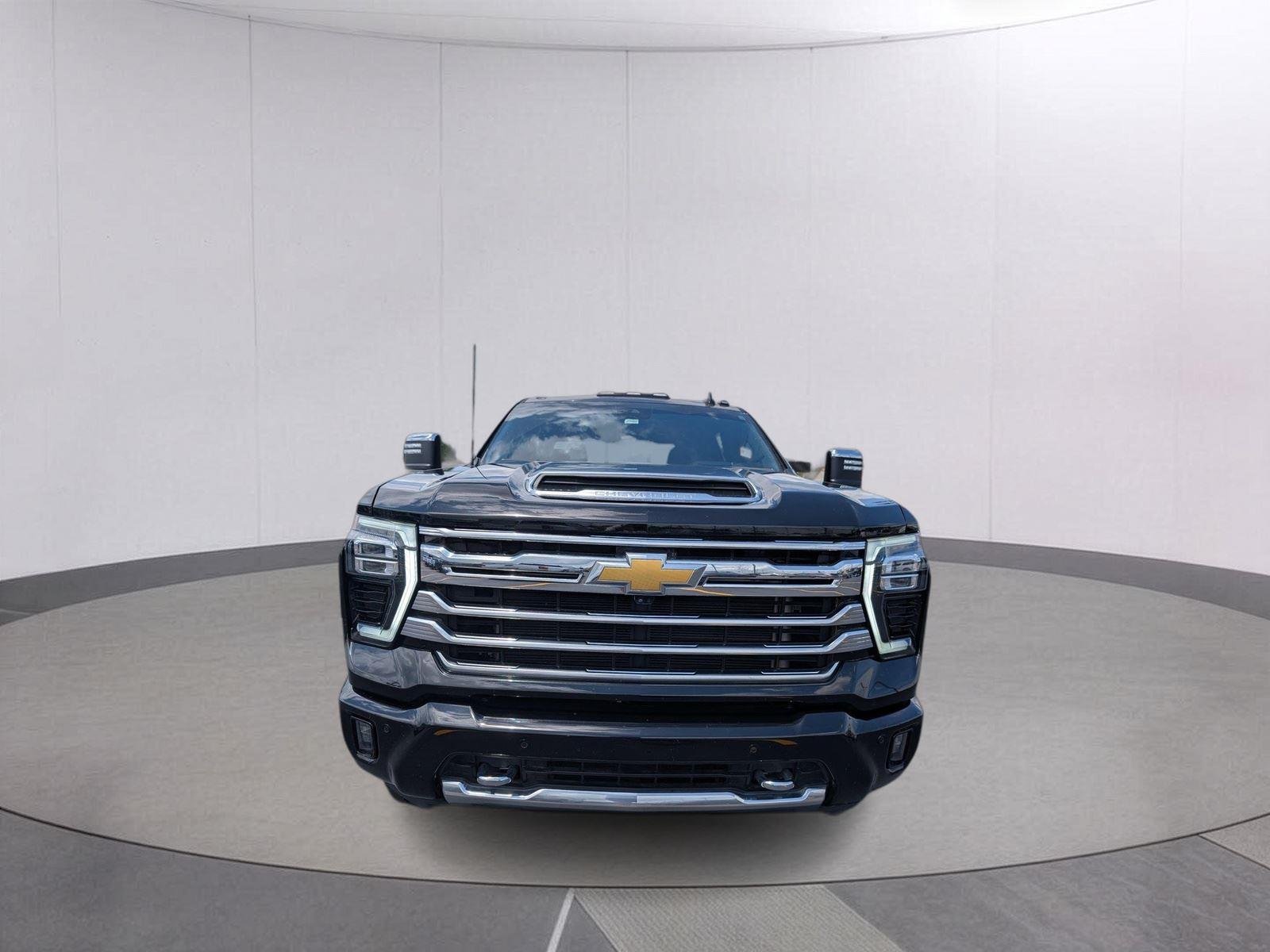Used 2024 Black Chevrolet High Country image 8