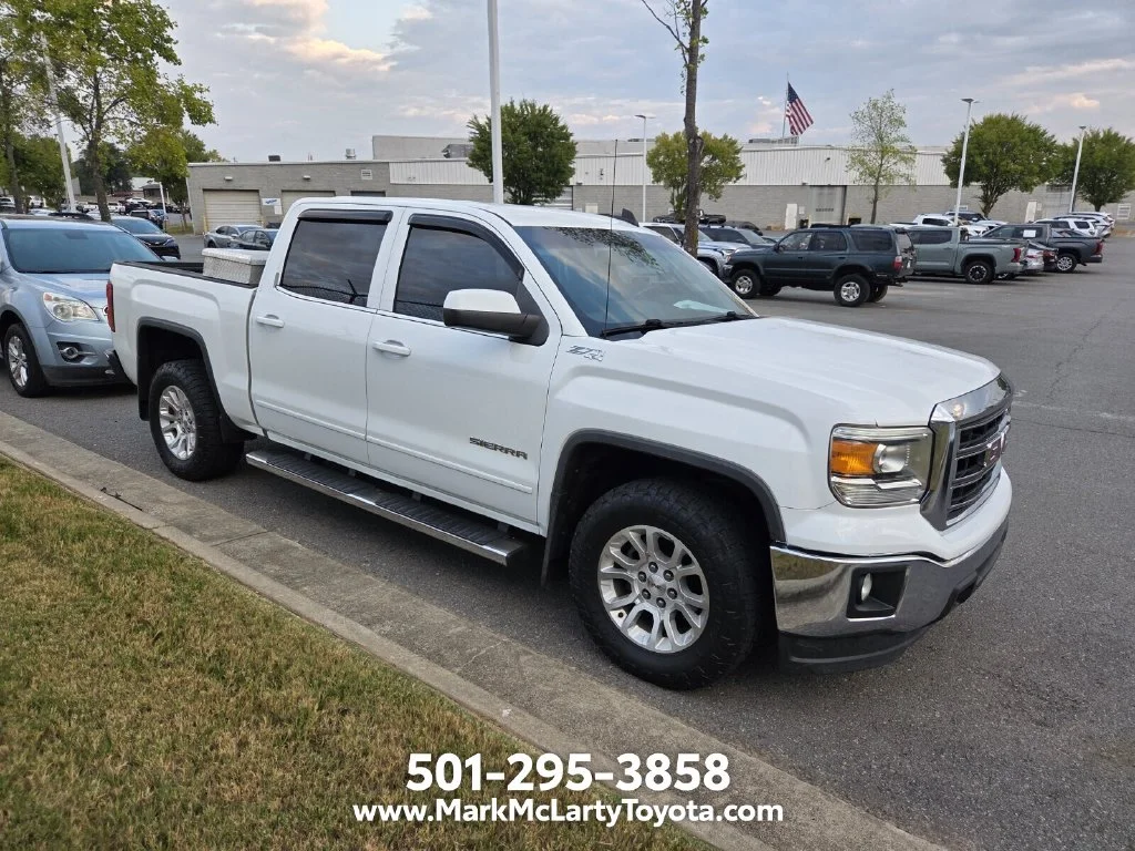 Used 2015 White GMC SLE image 3