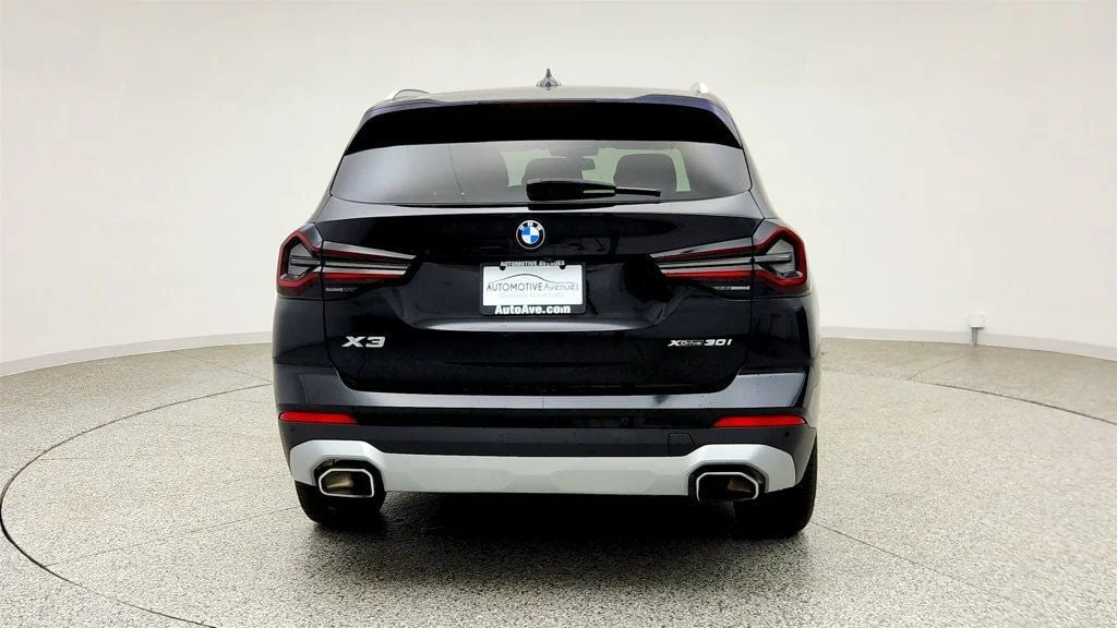 Used 2022 Black Sapphire Metallic BMW xDrive30i SAV w/ Premium Package 2 & Live Cockpit Pro image 6