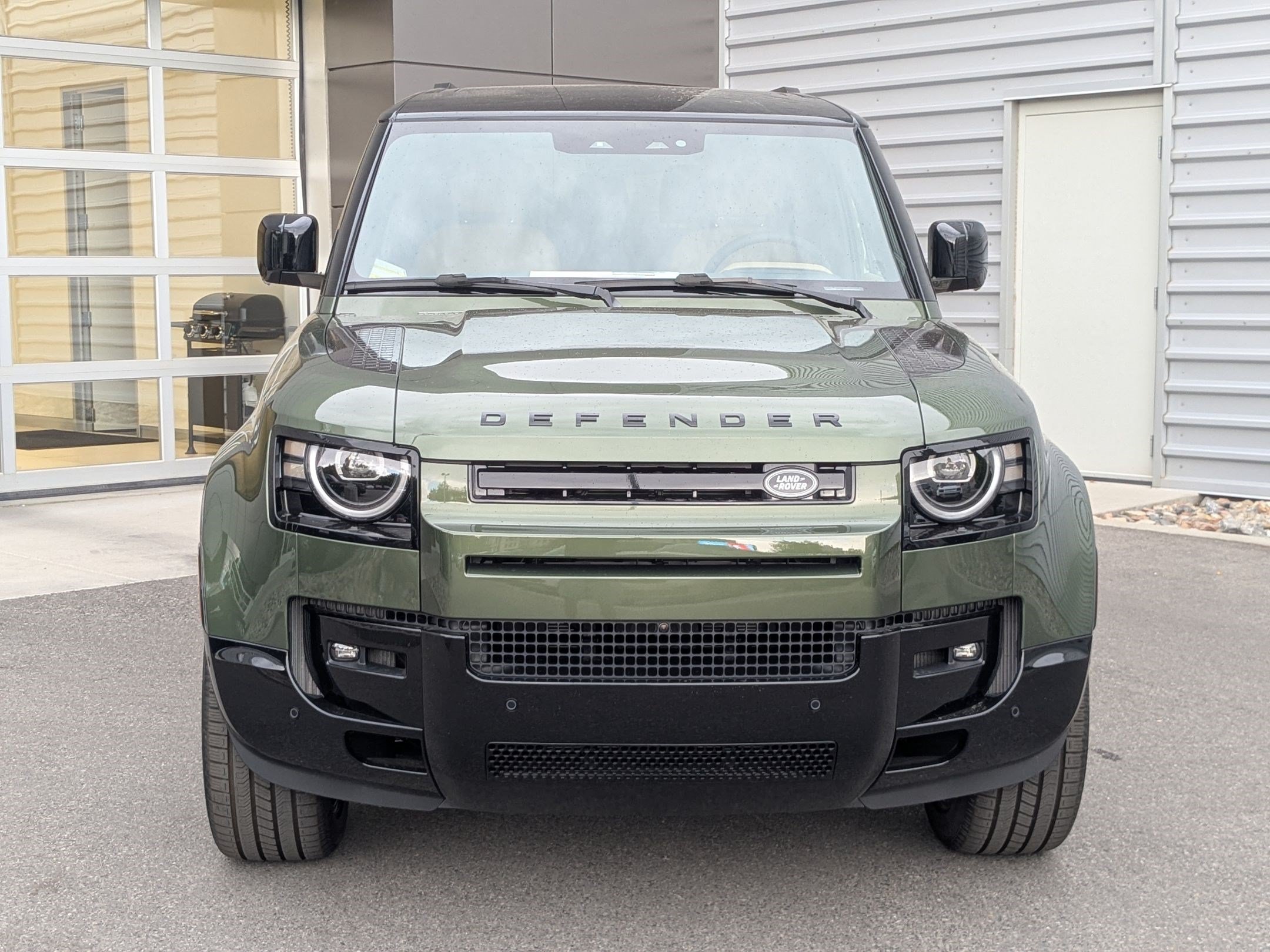 New 2026 Woolstone Green Land Rover P400 X-Dynamic SE image 2