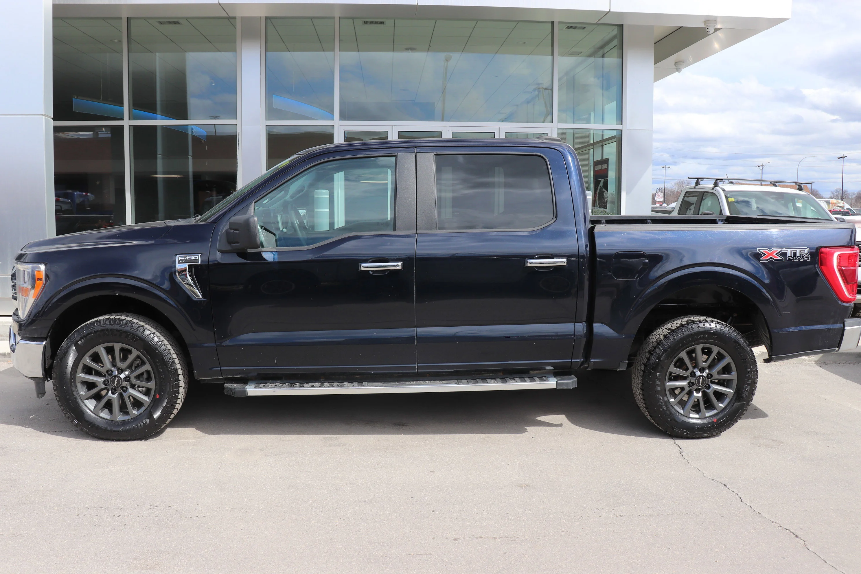 Certified Used 2022 Blue Ford XLT 4WD SuperCrew 5.5