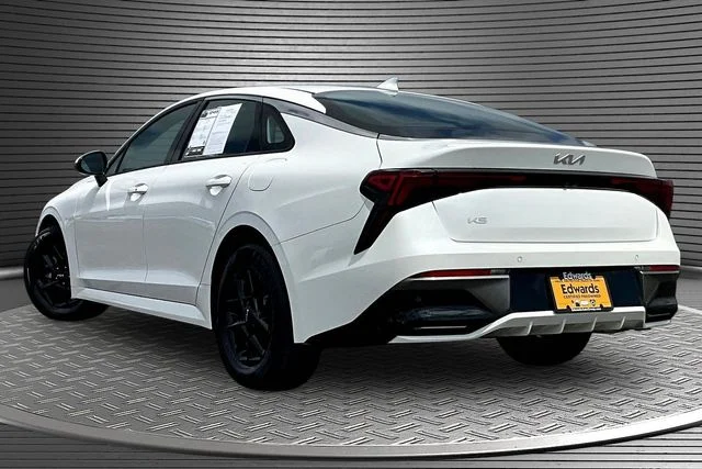Certified Used 2025 White Kia LXS image 4