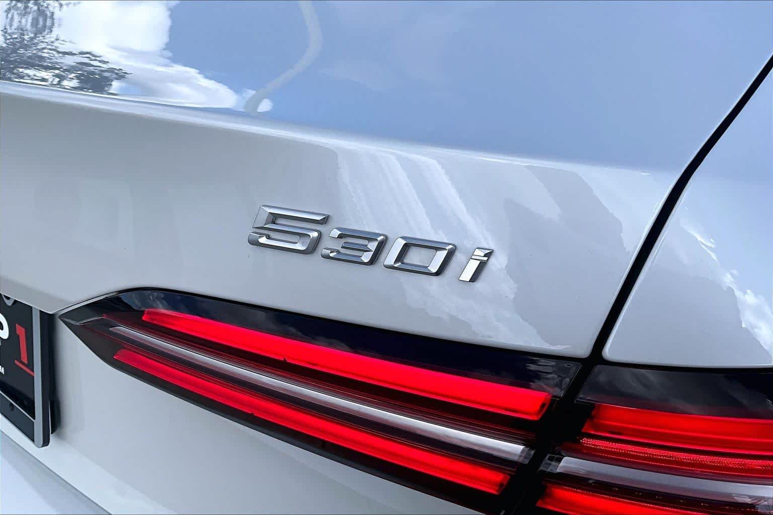 Used 2026 Mineral White Metallic BMW 530i image 9