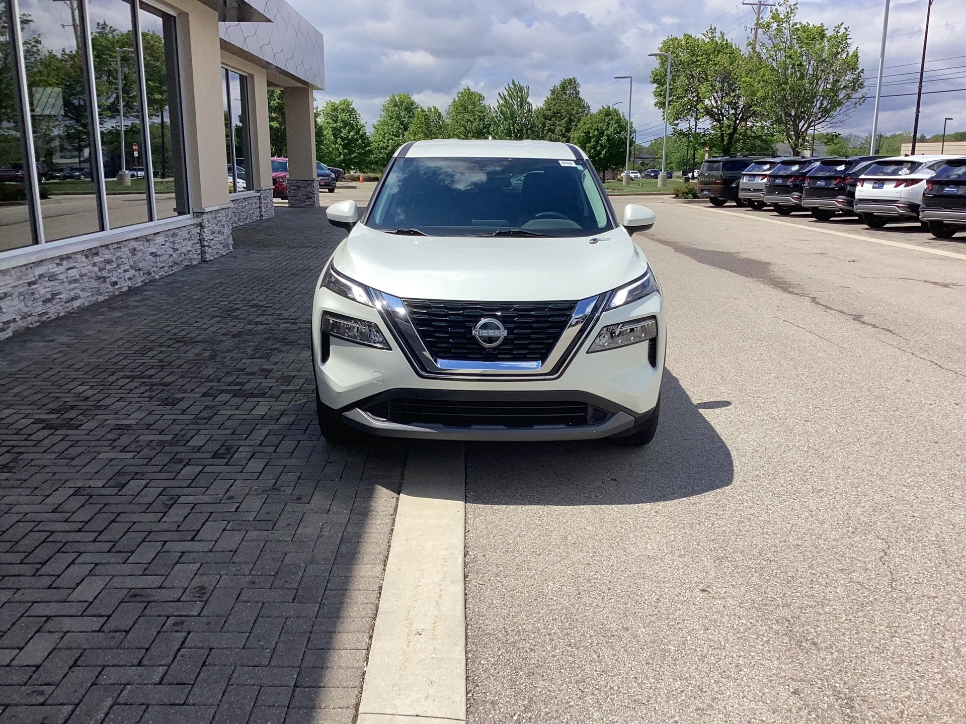 Used 2023 Pearl White TriCoat Nissan SV image 9