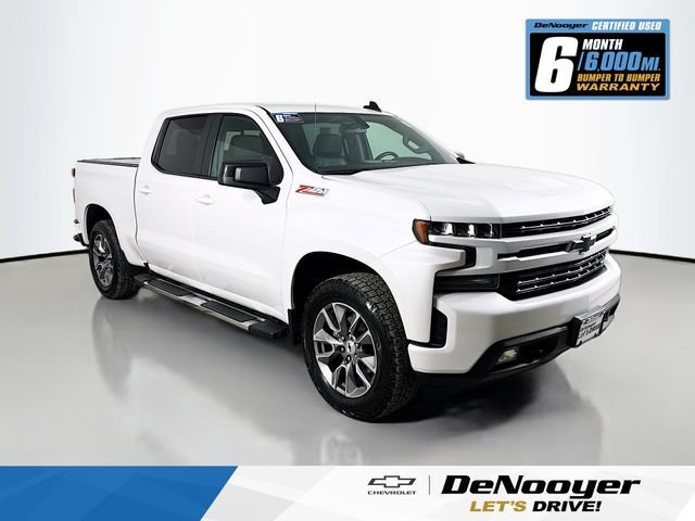 Used 2022 Iridescent Pearl Tricoat Chevrolet RST image 1