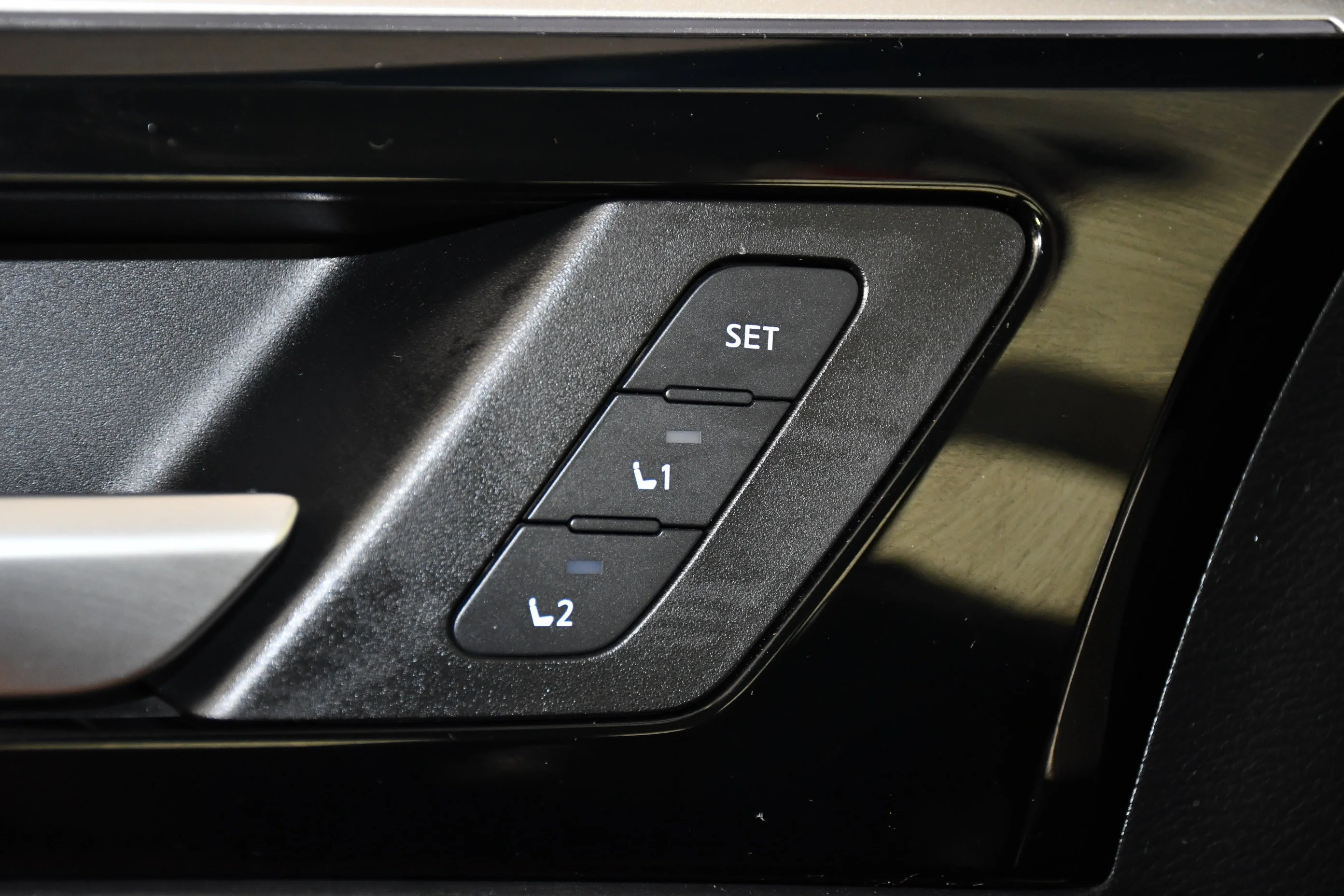 Certified Used 2024 Black Diamond Mitsubishi SEL image 34