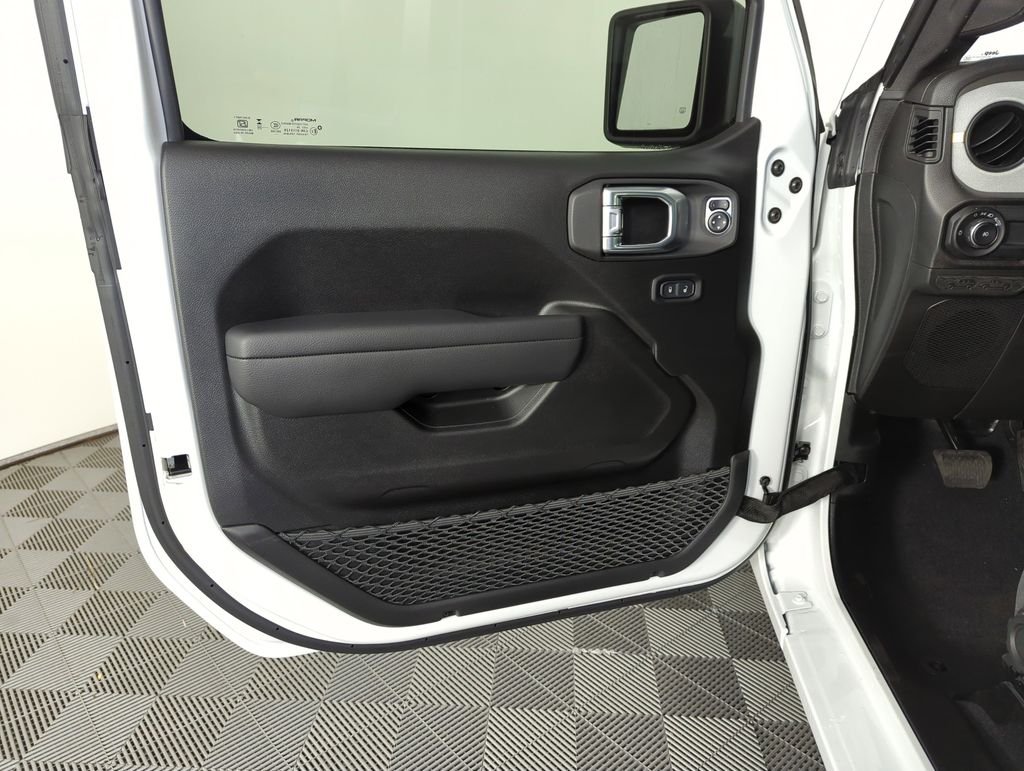 New 2026 Bright White Clear-Coat Exterior Paint Jeep Sport S image 18