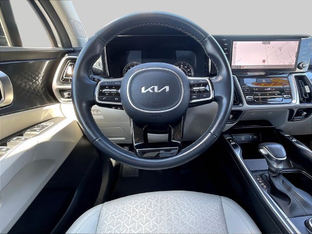 Used 2023 White Kia S image 10