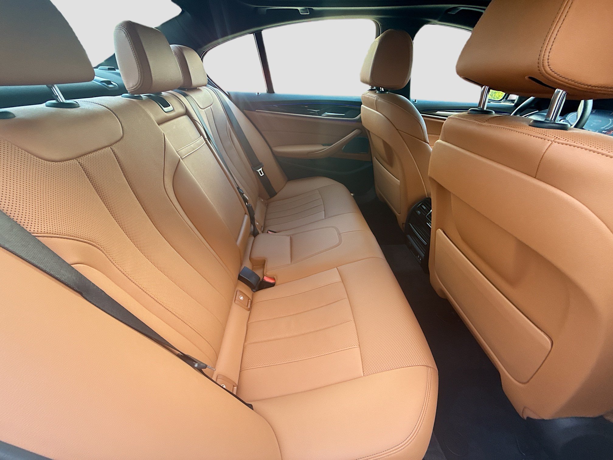 Used 2022 Mineral White Metallic BMW 530i xDrive image 29