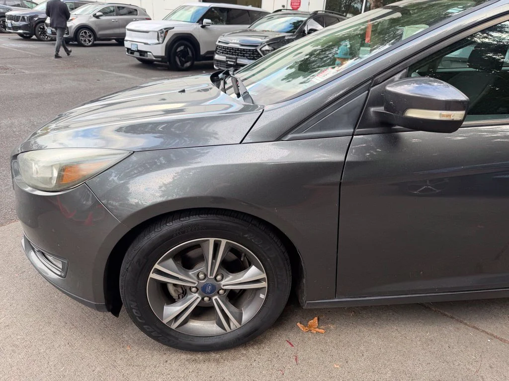 Used 2017 Magnetic Ford SE image 8