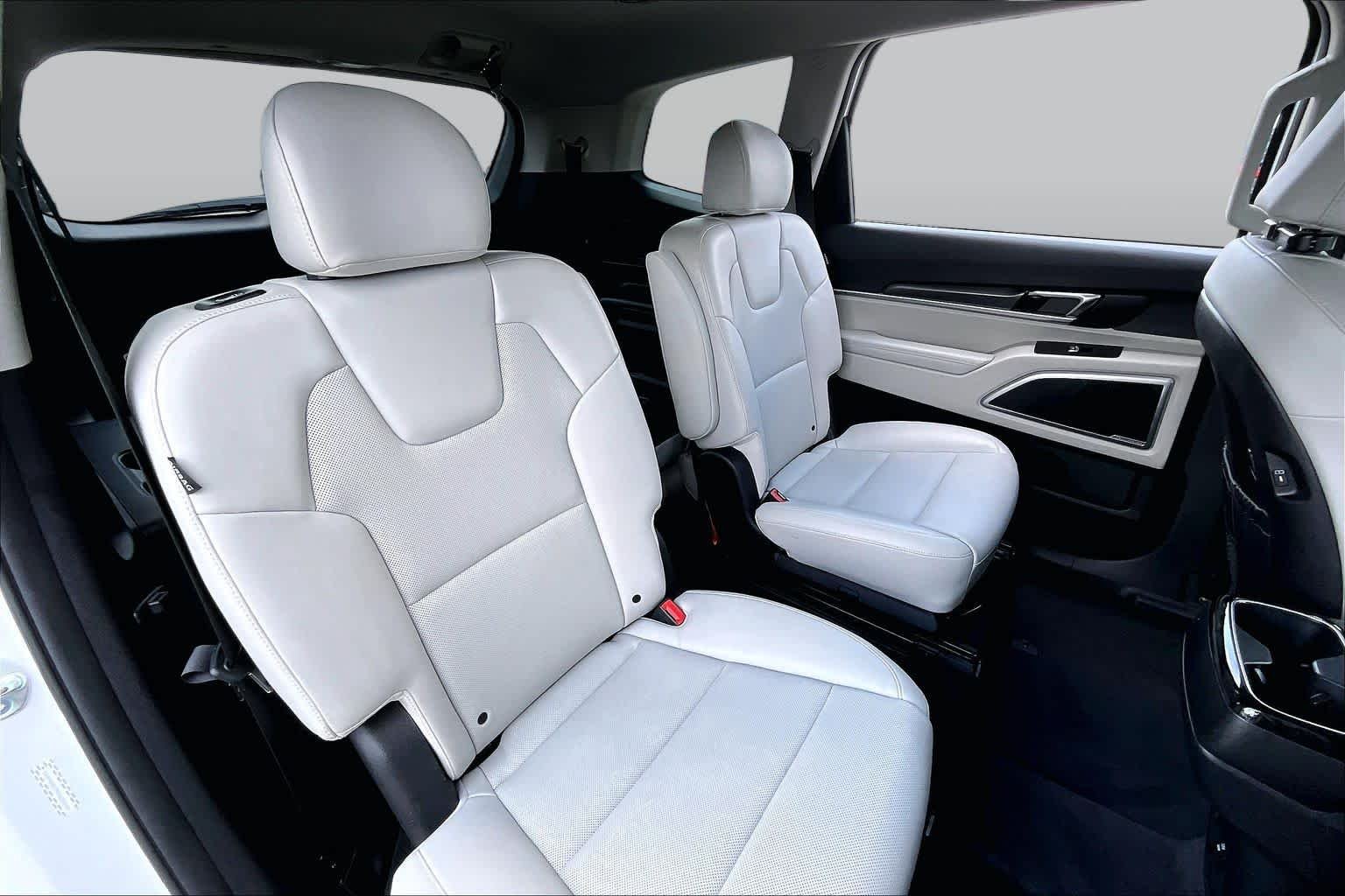 Used 2025 Glacial White Pearl Kia S image 17