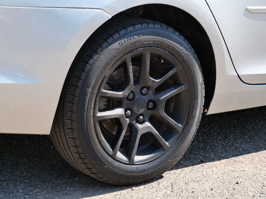 Used 2014 Silver Chevrolet LT image 7