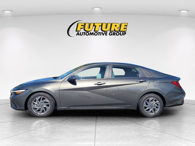 Used 2024 Gray Hyundai SEL image 6