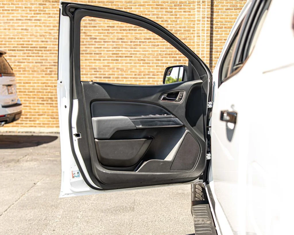 Used 2022 White Chevrolet Z71 image 28