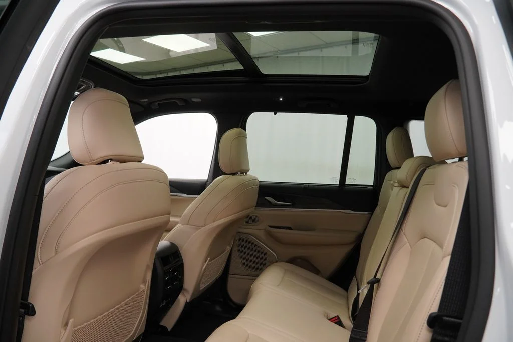Used 2022 White Jeep 4xe image 22