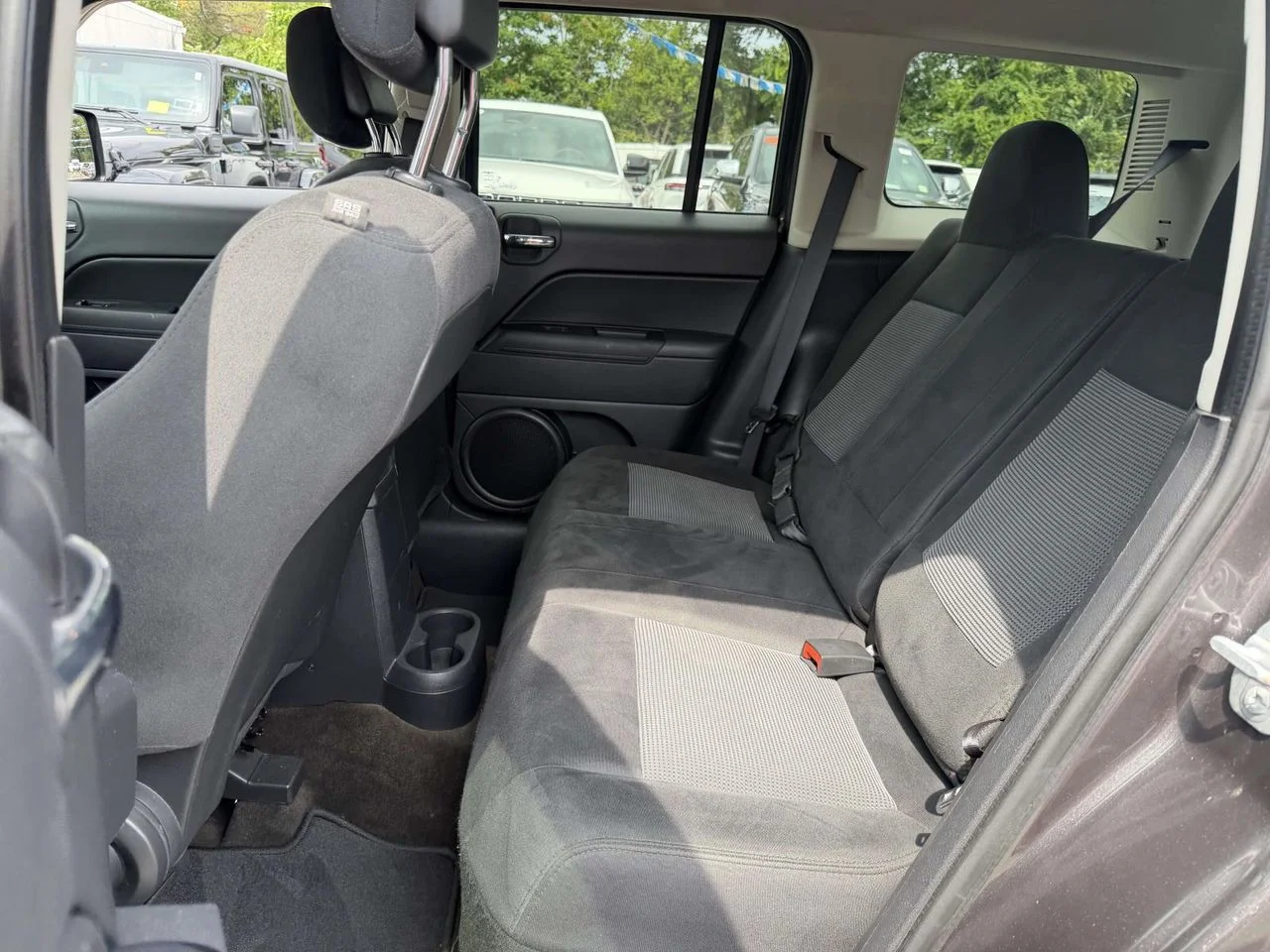 Used 2015 Granite Crystal Metallic Clearcoat Jeep Latitude image 18
